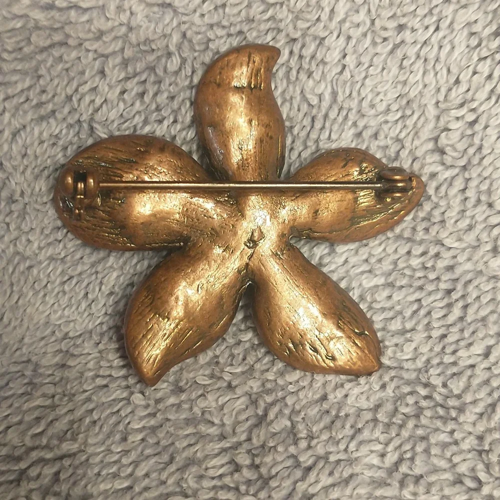 Enamel rhinestone brooch. - Picture 4 of 8